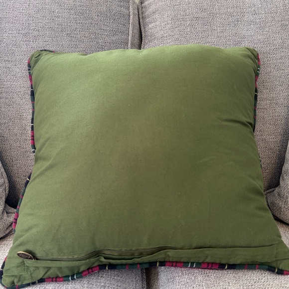 PIER 1 Decorative Xmas throw pillow. - Picture 4 of 7